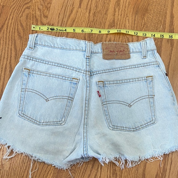 Levi's Pants - Levi’s ‘90s light Blue Denim Frayed Hem zip up shorts